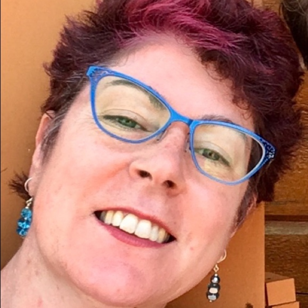 Meet your Posher, Cassandra